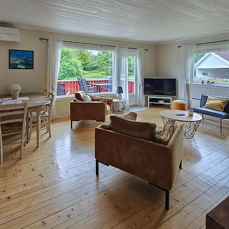 3 Bedroom Beautiful In בית נופש